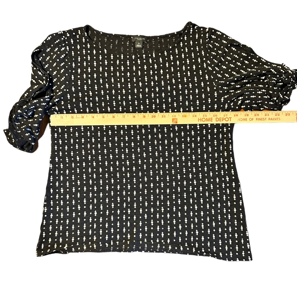 Ann Taylor black and white extra large top